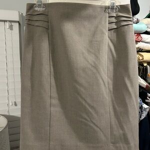Express light grey pencil skirt for work size 6 - mid to high rise